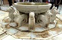 Alhambra and Nasrid Palaces Guided Tour with Tickets