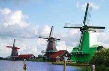 Private Tour to Giethoorn with boat and Zaanse Schans windmills