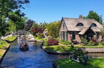 Giethoorn Day Tour from Amsterdam with Small Boat Ride
