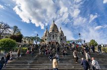 Montmartre guided walking tour with local guide in small group