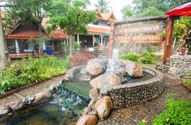 Chiang Rai: White, Blue, Red Temples and Long Neck Village Tour