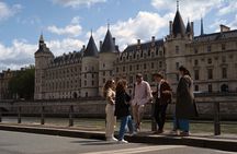 Paris Halloween Walking Tour: Haunted Stories - Small Group