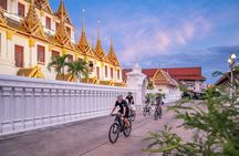 Bangkok: Night Bike Tour with Temples & Flower Market Visit