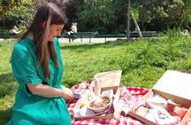 Exclusive Gourmet Picnic Experience at the Eiffel Tower
