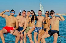 4-Hours Dubai Marina 50ft Private Luxury Yacht Sightseeing Tour