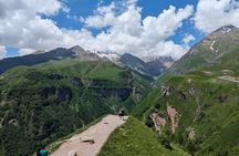 Private Full-Day Tour to Kazbegi and Gudauri from Tbilisi