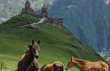 Private Full-Day Tour to Kazbegi and Gudauri from Tbilisi