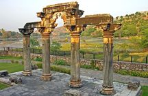Guided Day Trip to Eklingji & Nagda Temples with Monsoon Palace