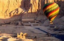 Luxor: VIP Private Sunrise Hot Air Balloon with Breakfast