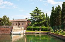 4 hours Private Boat Tour to Murano, Burano with local real guide