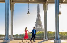 Private Guided Professional Photoshoot by the Eiffel Tower 