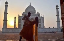 From Delhi: Sunrise Taj Mahal Tour with Professional Photographer