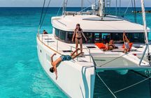 Catamaran Tour to Isla Mujeres from Cancún with Bar and Lunch