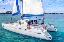 Catamaran Tour to Isla Mujeres from Cancún with Bar and Lunch