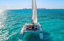Catamaran Tour to Isla Mujeres from Cancún with Bar and Lunch