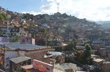 Private Tour in Pablo Escobar and Comuna 13 with Cable Car