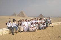 Private VIP Tour to Giza Pyramids Sphinx And the Egyptian Museum 