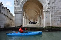 Venice: Kayak Tour in the canals from a unique POV