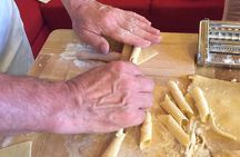 The grandmothers of Commerce Square. The taste of old traditions