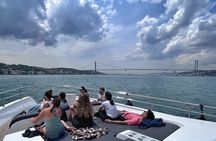 Luxury Bosphorus Yacht Tour – Asian Side Stop & Exploration
