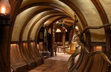 Hobbiton Movie Set Guided Day Tour with Lunch from Auckland