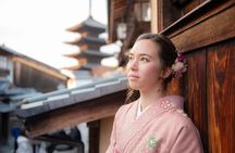 A Privately Guided Photoshoot in Beautiful Kyoto by a Pro