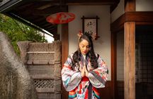 A Privately Guided Photoshoot in Beautiful Kyoto by a Pro