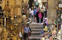 Private Day Tour of Giza Pyramids, Egyptian Museum, and Bazaar"
