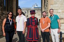 Tower of London Guided Tour with Beefeater Meet & Crown Jewels
