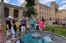 Tower of London Guided Tour with Beefeater Meet & Crown Jewels