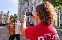 Tower of London Guided Tour with Beefeater Meet & Crown Jewels