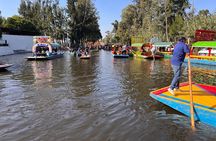 Riding Boats + Tacos+ Frida Kahlo's neighborhood (private tour)