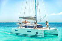 Private Luxury Catamaran Cancun to Isla Mujeres | For up to 30 pp