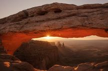 Canyonlands Full Day Private Tour and Hike