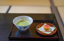 Himeji Castle Easy Bike Tour: Samurai History, Garden & Matcha