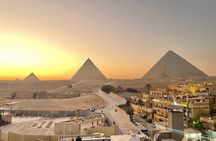 Private Day Tour Pyramids of Giza, Egyptian Museum and Bazaars