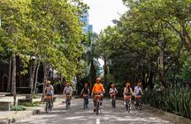 Medellín: Local neighborhoods and included food on e-bike