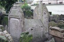 Private Tour of the Jewish Museum with Synagogues and Cemetery