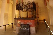 Private Tour of the Jewish Museum with Synagogues and Cemetery