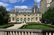 Paris Medieval Heart: Walking Tour in Ancient Marais