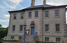 Small Group Walking Tour in Old Town Alexandria and Carlyle House