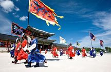 Seoul: Gyeongbok Palace, Bukchon Village, and Gwangjang Tour