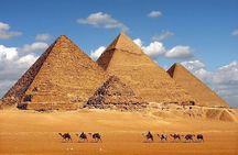 Half Day Tour in Pyramid of Giza With Lunch at 9 Pyramids Lounge