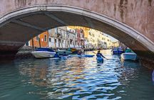 Sunset Kayak Tour in Venice: Discovering the City’s Canals