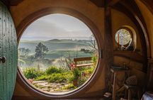 Hobbiton Movie Set and Hamilton Gardens Small Group-from Auckland