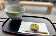Tokyo: Japanese Garden Walking Tour with Tea and Sweets