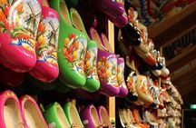 Private Tour to Zaanse Schans Windmills Cheese Farm and Volendam