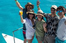 Cancun's Best: Catamaran to Isla Mujeres, Snorkeling & Drinks!