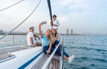 2 hours shared sailing excursion in Barcelona with aperitif