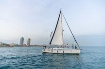 2 hours shared sailing excursion in Barcelona with aperitif